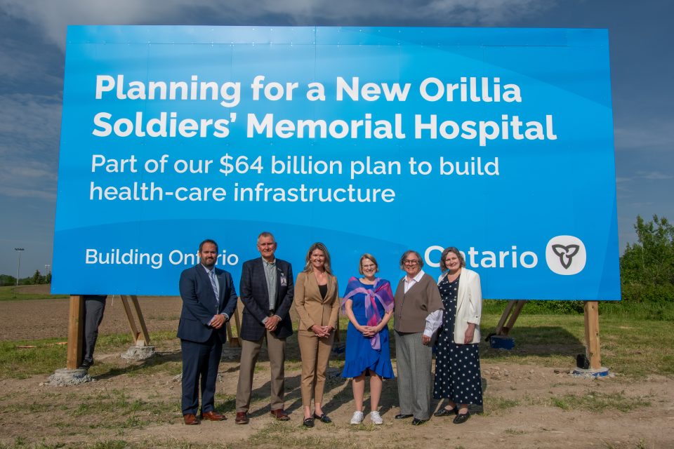 Deputy Premier/Minister of Health unveils Ontario Builds sign at preferred site of new OSMH as planning advances to next stage